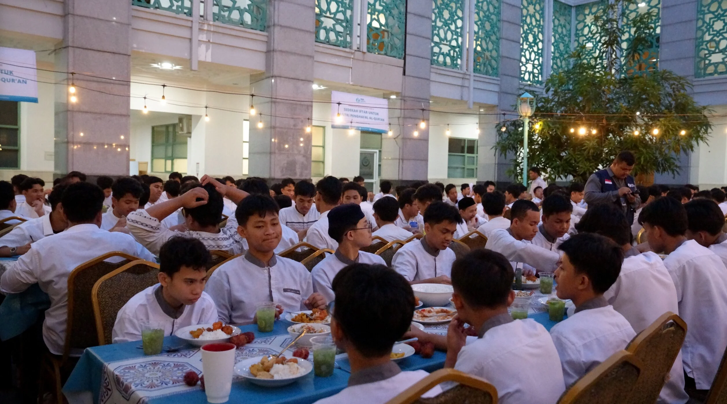 Foto 8 dari album Iftar Bersama Santri Tahfidz 2025